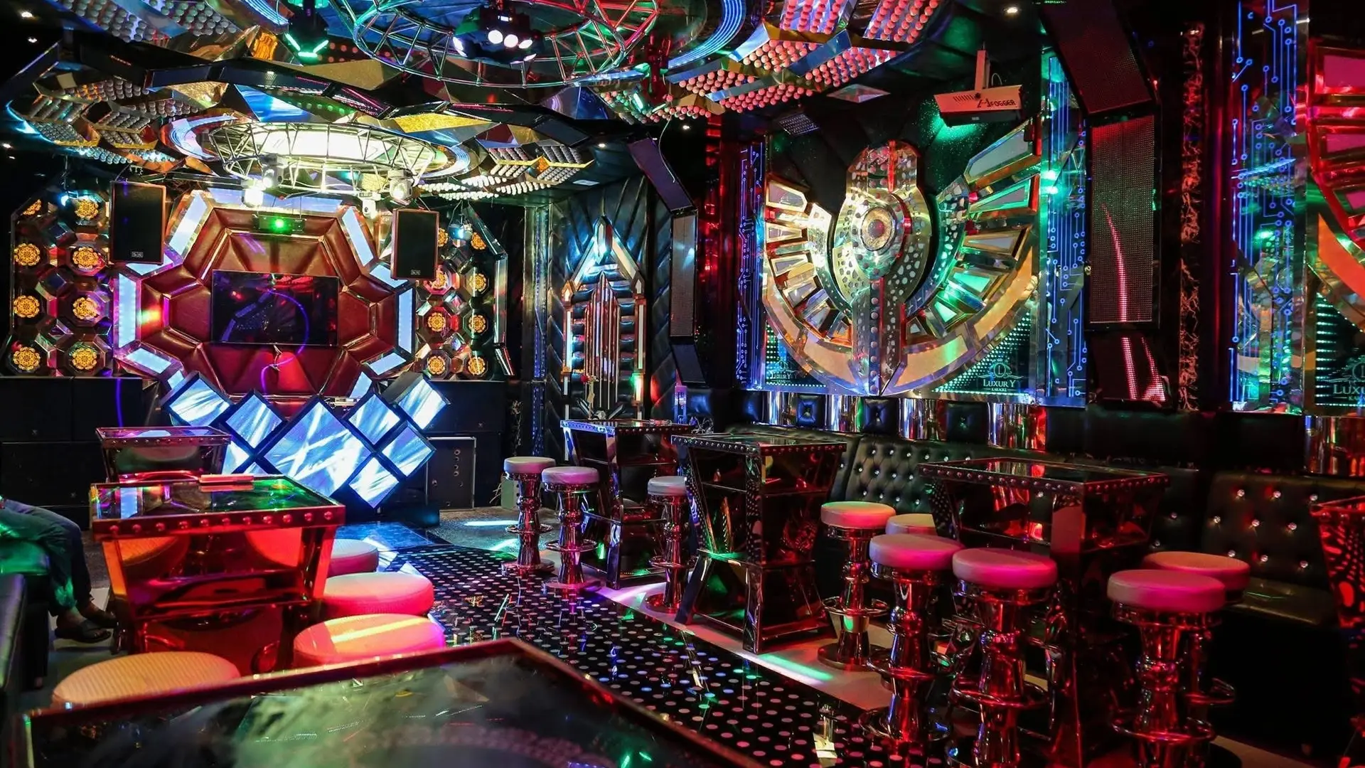 Crown Karaoke Nha Trang Cover Image